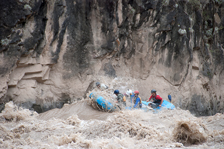 The paddle boat in Lin Lin rapid